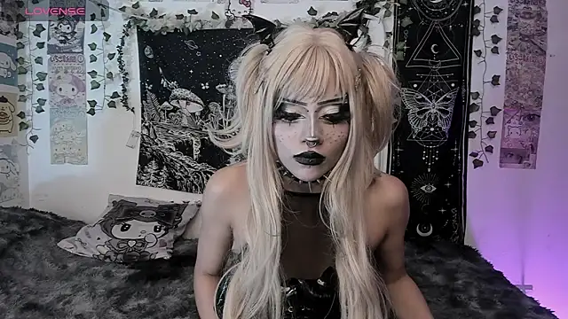 Snapshot of GothKitten666 chatting on 07-18-26, 07:45 GothKitten666 online show from 07-18-26, 07:45