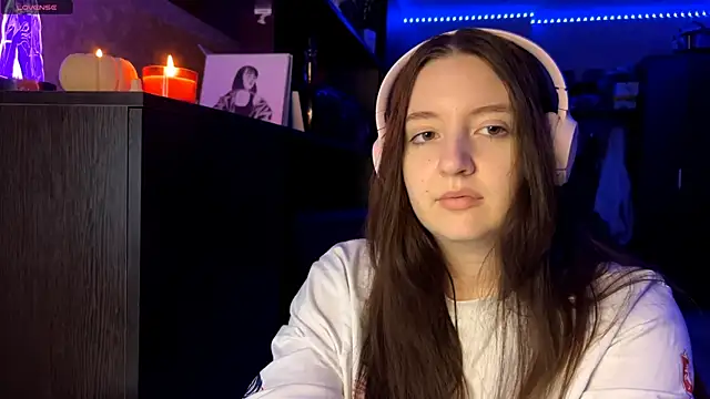 LauretteRagar online show from 10-28-25, 06:10