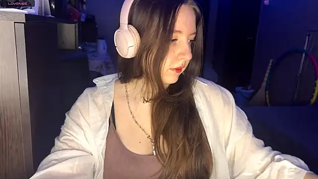 LauretteRagar online show from 11-24-25, 06:18