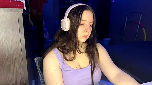 LauretteRagar online show from 12-15-25, 06:12