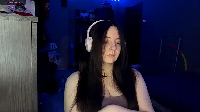 LauretteRagar online show from 12-17-25, 05:08