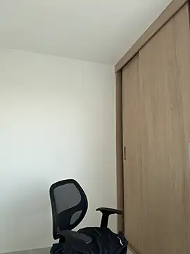 LauraCatalina online show from 10-24-25, 12:01