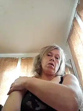 Snapshot of Catherine372311 chatting on 10-10-25, 10:25 Catherine372311 online show from 10-10-25, 10:25