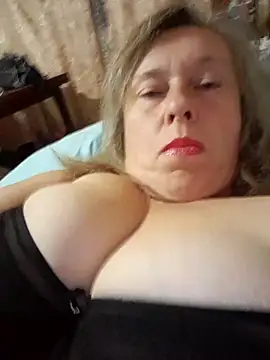 Snapshot of Catherine372311 chatting on 11-06-25, 07:15 Catherine372311 online show from 11-06-25, 07:15