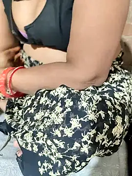 Snapshot of POOJACOUPLE chatting on 01-18-26, 08:40 POOJACOUPLE online show from 01-18-26, 08:40