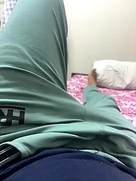 Snapshot of bigbulllaksh chatting on 10-08-25, 05:32 bigbulllaksh online show from 10-08-25, 05:32