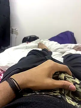 Snapshot of bigbulllaksh chatting on 11-16-25, 06:24 bigbulllaksh online show from 11-16-25, 06:24