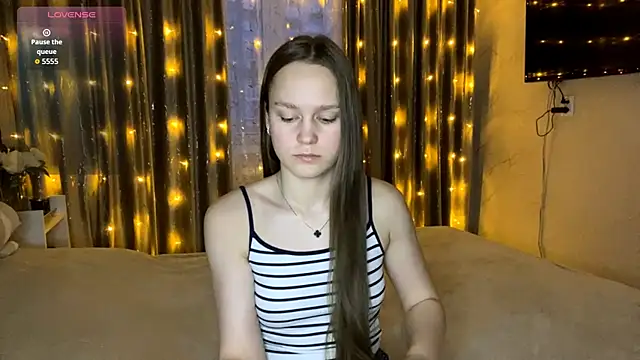 Snapshot of SoSweetGirl chatting on 12-17-25, 10:10 SoSweetGirl online show from 12-17-25, 10:10