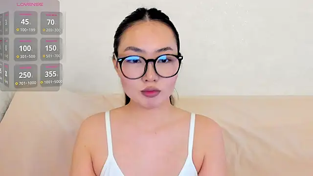 Snapshot of akino_hen chatting on 10-15-25, 06:08 akino hen online show from 10-15-25, 06:08