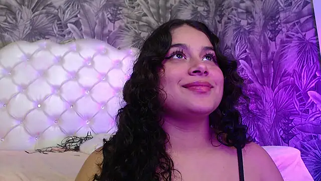 Snapshot of RylieRoss chatting on 11-26-25, 02:29 RylieRoss online show from 11-26-25, 02:29