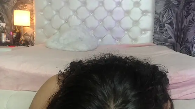 Snapshot of RylieRoss chatting on 11-28-25, 01:58 RylieRoss online show from 11-28-25, 01:58