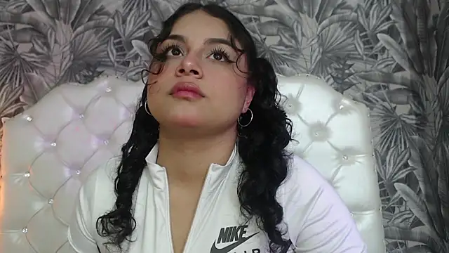 Snapshot of RylieRoss chatting on 12-02-25, 12:21 RylieRoss online show from 12-02-25, 12:21