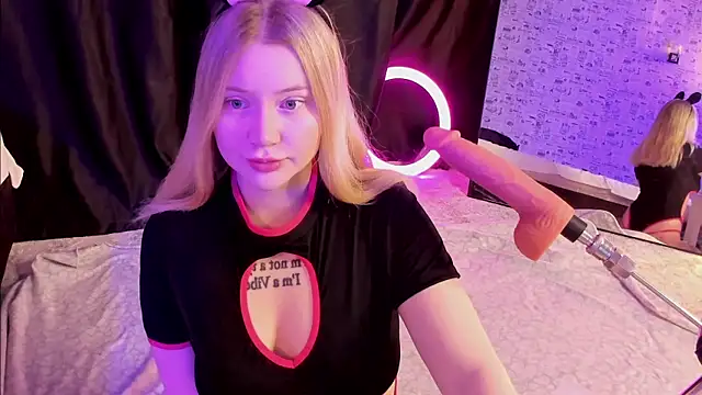 Lillie Berry online show from 11-30-25, 04:38