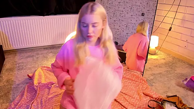 Lillie Berry online show from 02-24-26, 04:32