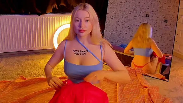 Lillie Berry online show from 02-27-26, 04:45