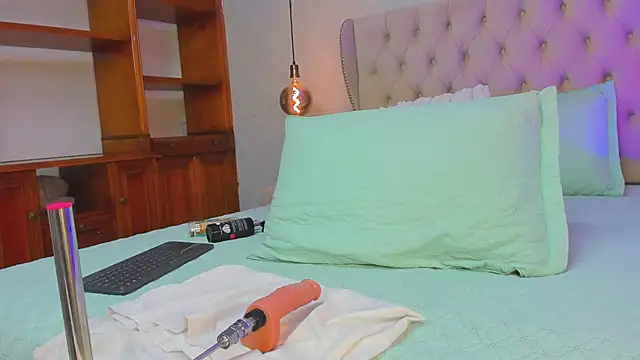 Tatihornyy online show from 10-28-25, 11:25