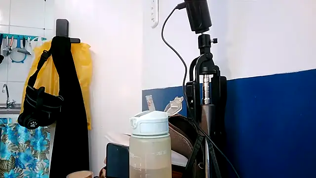 Snapshot of Veronnaink chatting on 02-25-26, 12:04 Veronnaink online show from 02-25-26, 12:04