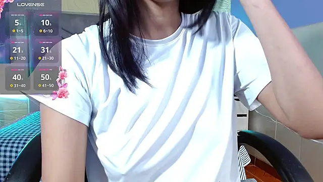 Snapshot of estrella_lee1 chatting on 10-29-25, 02:36 estrella lee1 online show from 10-29-25, 02:36