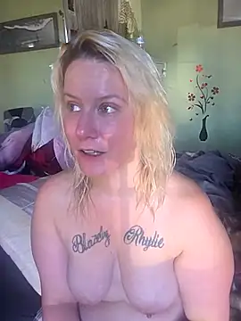 RhondaRump online show from 11-19-25, 04:29