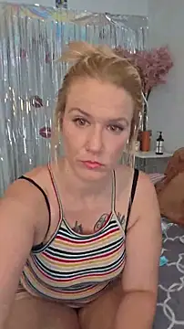 Snapshot of RhondaRump chatting on 07-18-26, 03:27 RhondaRump online show from 07-18-26, 03:27