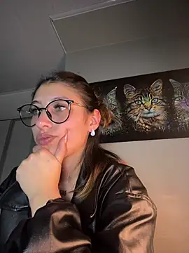 Snapshot of AriaBliss- chatting on 10-12-25, 03:38 AriaBliss- online show from 10-12-25, 03:38