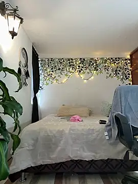 Snapshot of Oliver_11Ed chatting on 03-30-26, 10:44 Oliver 11Ed online show from 03-30-26, 10:44