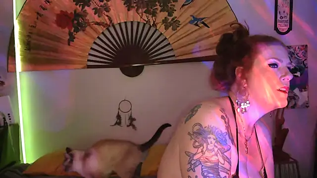 Snapshot of RasheleErotica chatting on 10-12-25, 01:59 RasheleErotica online show from 10-12-25, 01:59