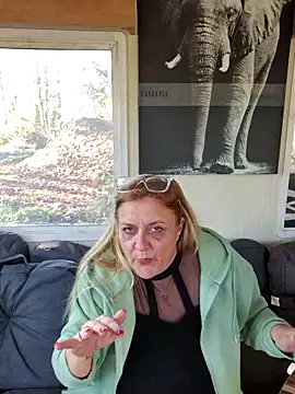 Misspapillon1840 online show from 11-26-25, 10:27