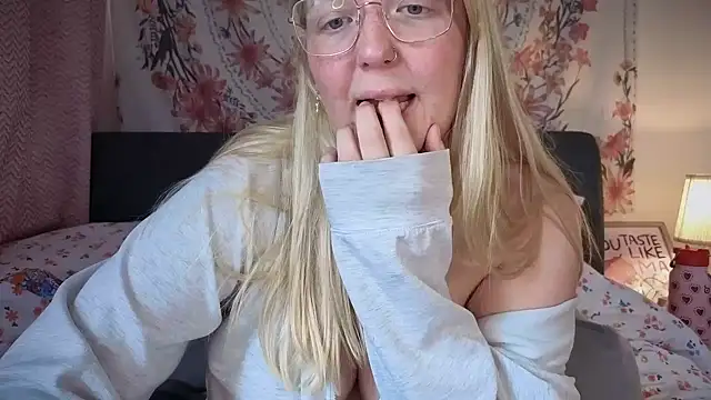 Daisyxoxo  online show from 09-16-25, 08:37