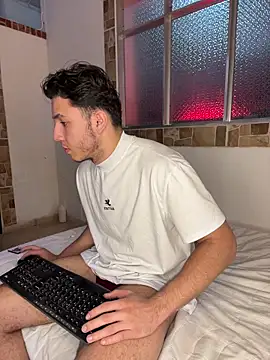 Snapshot of max_valiant1 chatting on 11-07-25, 09:04 max valiant1 online show from 11-07-25, 09:04