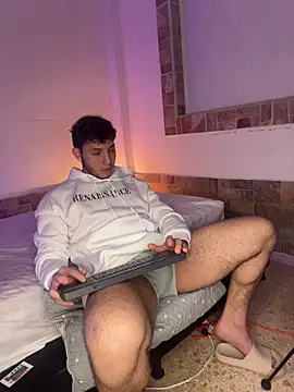 Snapshot of max_valiant1 chatting on 11-14-25, 08:18 max valiant1 online show from 11-14-25, 08:18