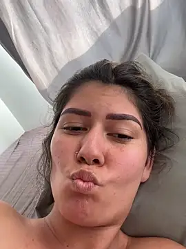 Snapshot of miss_silvia chatting on 10-27-25, 08:35 miss silvia online show from 10-27-25, 08:35