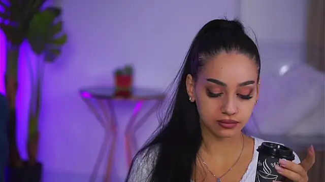 Snapshot of NinaSolenne chatting on 12-03-25, 07:56 NinaSolenne online show from 12-03-25, 07:56