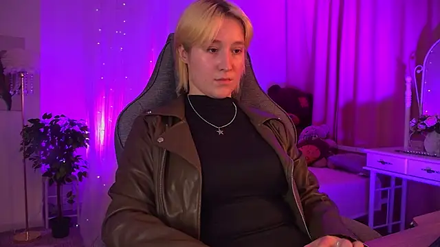 Snapshot of CinBellamy chatting on 10-29-25, 05:53 CinBellamy online show from 10-29-25, 05:53