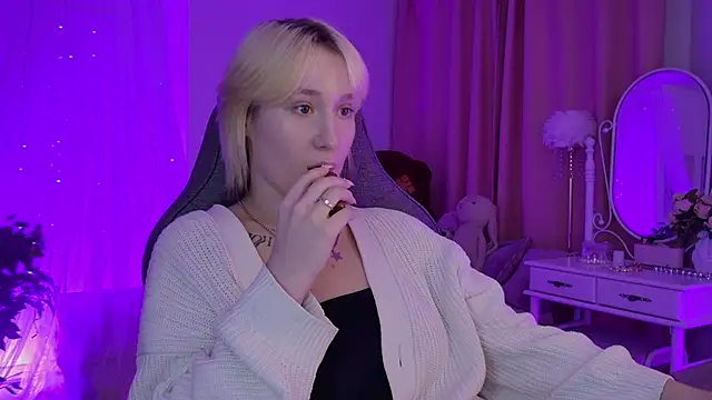 Snapshot of CinBellamy chatting on 11-09-25, 05:17 CinBellamy online show from 11-09-25, 05:17