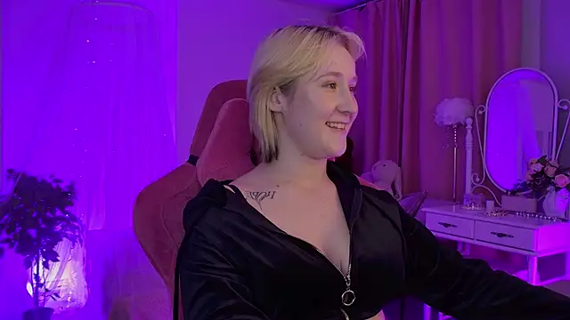 Snapshot of CinBellamy chatting on 11-10-25, 05:50 CinBellamy online show from 11-10-25, 05:50