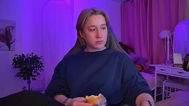 Snapshot of CinBellamy chatting on 01-18-26, 05:33 CinBellamy online show from 01-18-26, 05:33