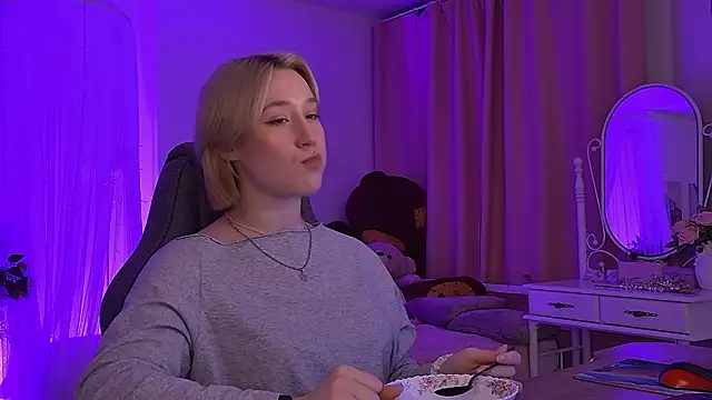 Snapshot of CinBellamy chatting on 02-25-26, 02:54 CinBellamy online show from 02-25-26, 02:54