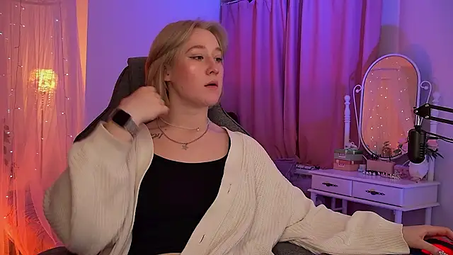 Snapshot of CinBellamy chatting on 03-11-26, 04:40 CinBellamy online show from 03-11-26, 04:40