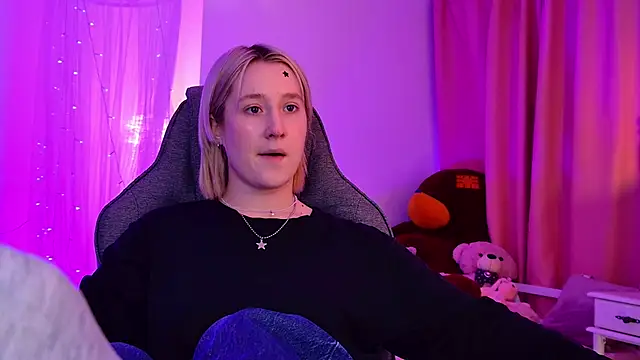 Snapshot of CinBellamy chatting on 05-10-26, 08:08 CinBellamy online show from 05-10-26, 08:08