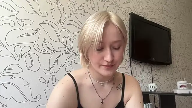 Snapshot of CinBellamy chatting on 05-21-26, 06:42 CinBellamy online show from 05-21-26, 06:42