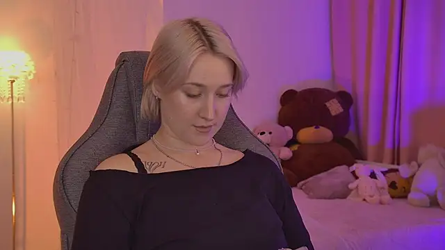 Snapshot of CinBellamy chatting on 06-19-26, 05:34 CinBellamy online show from 06-19-26, 05:34