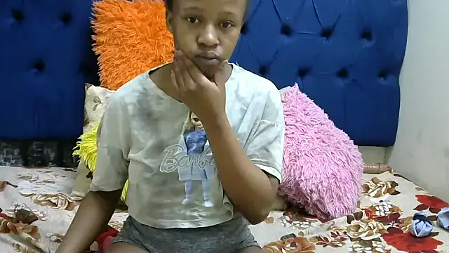 Snapshot of CURVYBABExxx chatting on 09-09-25, 05:23 CURVYBABExxx online show from 09-09-25, 05:23