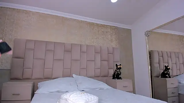 MadisonSky  online show from 10-26-25, 01:17