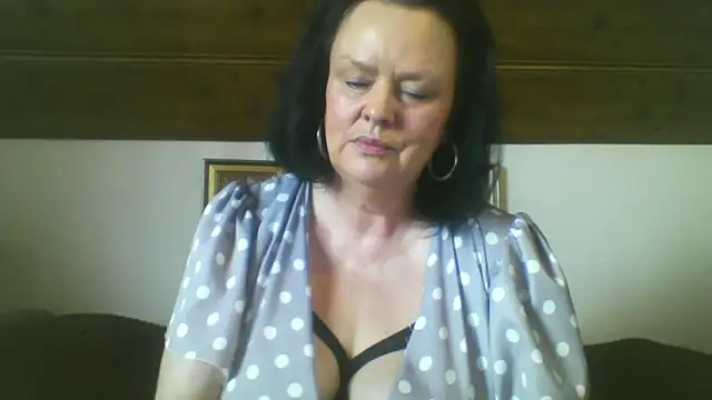 Snapshot of TiffanyMature chatting on 09-12-25, 02:06 TiffanyMature online show from 09-12-25, 02:06