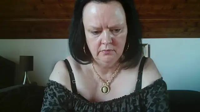 Snapshot of TiffanyMature chatting on 09-27-25, 08:41 TiffanyMature online show from 09-27-25, 08:41