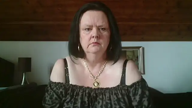 Snapshot of TiffanyMature chatting on 10-02-25, 08:43 TiffanyMature online show from 10-02-25, 08:43