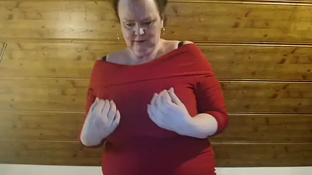 Snapshot of TiffanyMature chatting on 10-28-25, 03:14 TiffanyMature online show from 10-28-25, 03:14