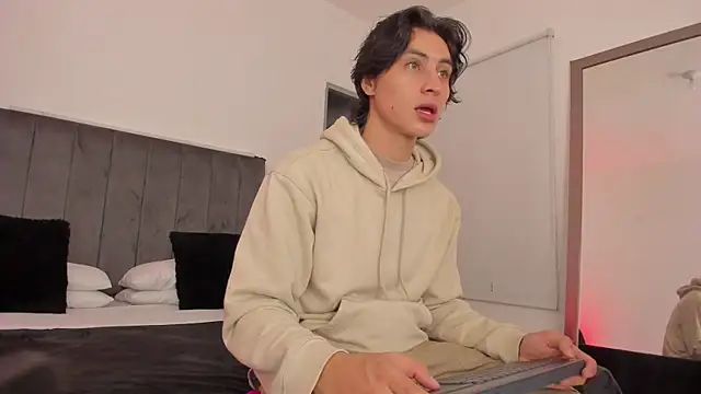 AlexanderHall online show from 09-20-25, 12:22