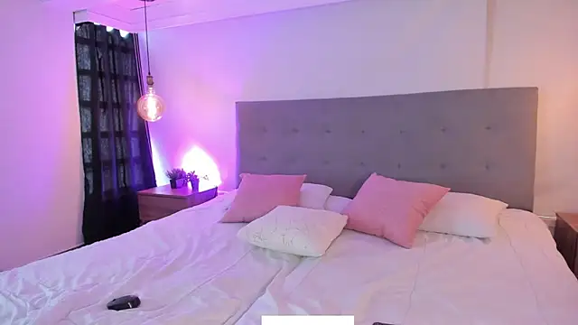 BianncaRibeiro online show from 04-19-26, 01:10